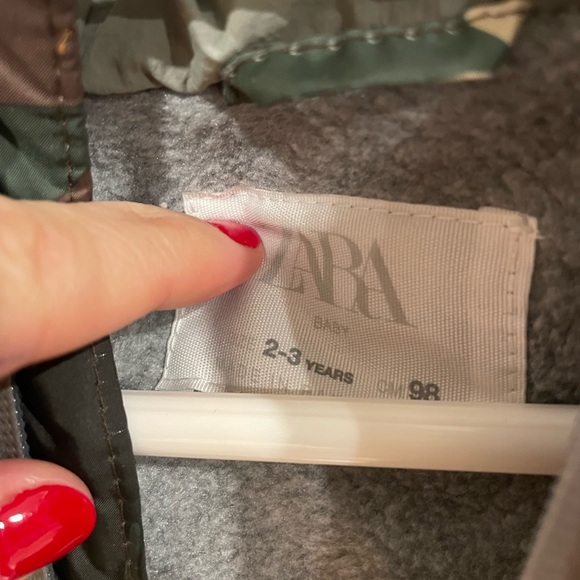 Zara kids puff vest, camouflage, size 2-3 toddler - Picture 3 of 3